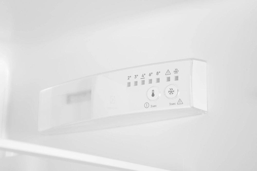 Холодильник Electrolux LND5FE18S 2-хкамерн. белый