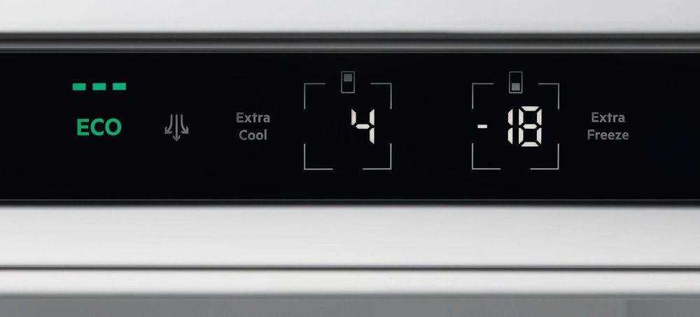 Встраиваемые холодильники ELECTROLUX/ Холодильник комбинированный, встраиваемый, скользящие направляющие,GreenZone TwinTech® No Frost , сенсорное управление, полезный объём: 256 л (194 + 62 л), перенавешиваемые двери, полка для вина, лоток для яиц, 54x54