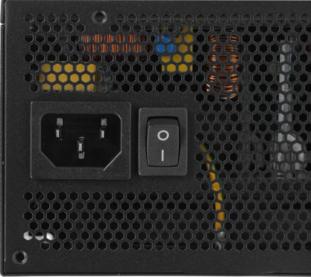 Блок питания ПК Gigabyte P650SS 650W, 80+, SILVER, НЕ модульный, ATX 3.0