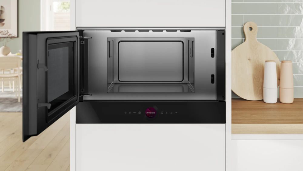 Микроволновая печь Bosch BFL9221B1 21л. 900Вт черный (встраиваемая)