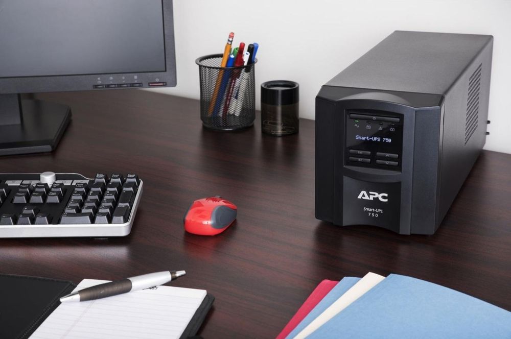 Источник бесперебойного питания APC Smart-UPS 750VA/500W, Line-Interactive, LCD, Out: 220-240V 6xC13, SmartSlot, USB, HS User Replaceable Bat, Black, 1 year warranty (замена SMT750I)