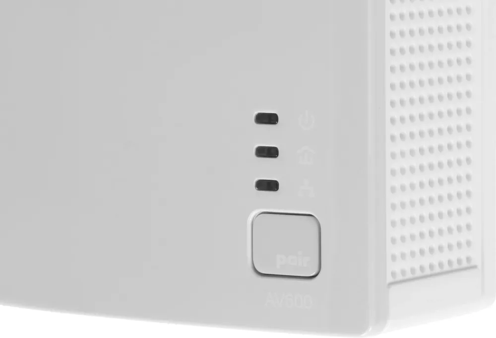 Сетевой адаптер HomePlug AV TP-Link TL-WPA4220 KIT AV600 Fast Ethernet
