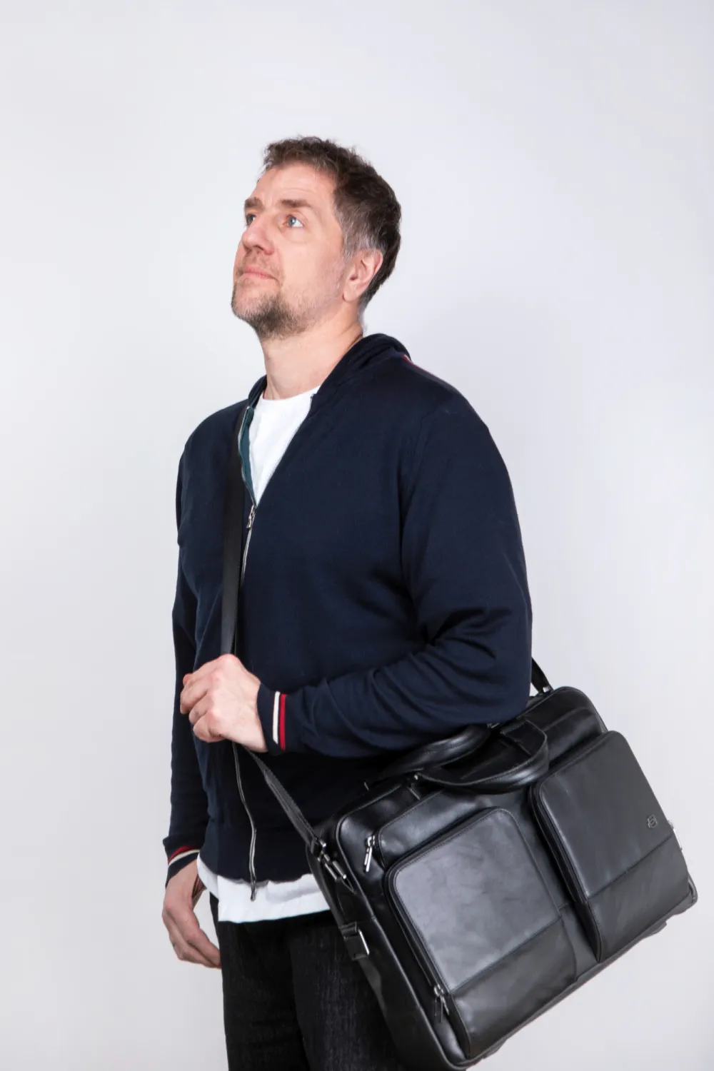 Деловая сумка мужская Piquadro Philip CA6793W136/N с отделением для ноутбука 15.6" черная натур.кожа